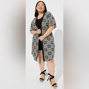 NWT Torrid Challis Dolman Shirttail Kimono